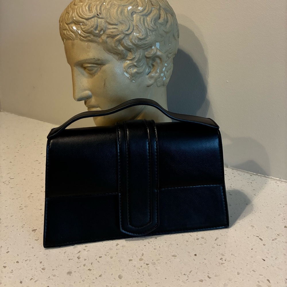 Elegant Black Leather Men's Bag